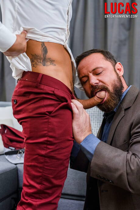 著名的美國人，肌肉發達的 Beaux Banks 和肌肉發達的 Miles 中士有一場火熱的性愛