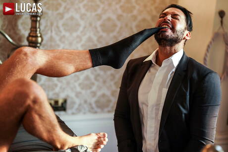 Der harte Spanier Manuel Reyes und der kräftige Venezolaner Viktor Rom bei heißer homosexueller Action im Freien