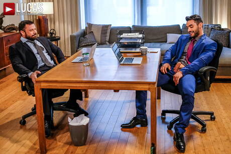 Os gostosos caras americanos, o super garanhão Arad Winwin e o sargento Miles, fodem a bunda depois de chupar um pau