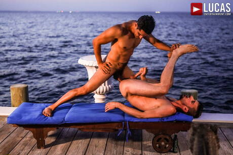 巴西肌肉男 Rafael Alencar 和硬漢 Tanner Tomas 在戶外做愛