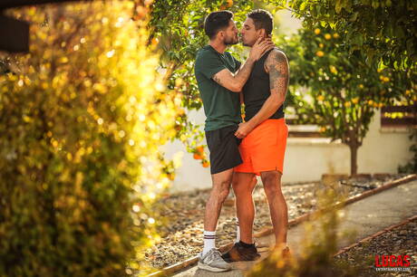 Latin mature bear Nico Zetta and brazilian tough guy Roque Rems have a good anal sex outside