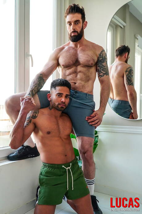 Guido Plaza und der heiße spanische Bär Scott Carter lutschen und vögeln sich gegenseitig