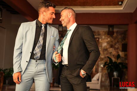 O latino Alex Ink e o musculoso canadense Leo Bacchus fazem sexo quente ao ar livre