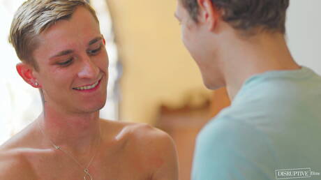 Der amerikanische Pornostar Jayden Marcos und der junge Theo Brady ficken nach dem Blowjob