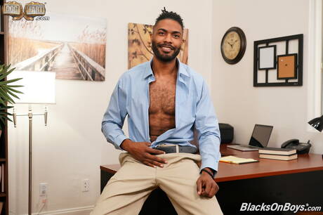 Los sexys Jacob Wolf, Floyd Johnson y Hunter Triad en sexo grupal interracial