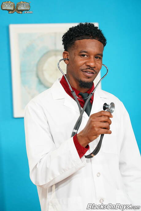 Blacks on Boys: Hot guys Michael Del Ray, Noah Pain and Knockout have 3some interracial anal sex