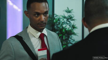 Sexy Amerikanen, knappe kerel Dillon Diaz en gespierde Aj Sloan zuigen en neuken elkaar