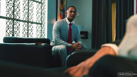 Sexy Amerikanen, knappe kerel Dillon Diaz en gespierde Aj Sloan zuigen en neuken elkaar