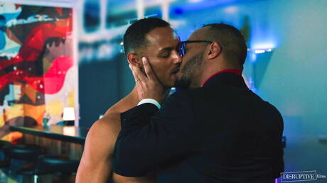 Sexy Amerikanen, knappe kerel Dillon Diaz en gespierde Aj Sloan zuigen en neuken elkaar