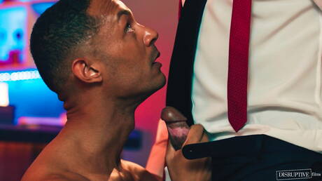 Sexy Amerikanen, knappe kerel Dillon Diaz en gespierde Aj Sloan zuigen en neuken elkaar