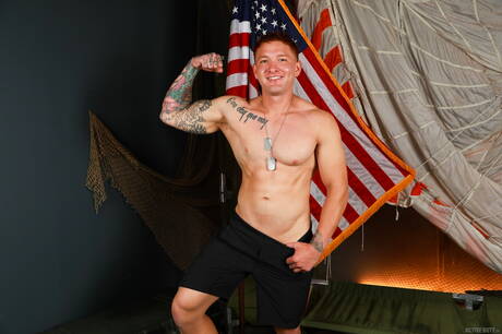 Active Duty: American strong bull Jeremiah Cruze and husky guy Damien King fuck after dick sucking