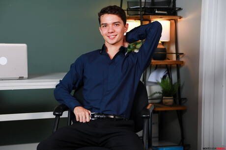 Die netten amerikanischen Freunde, der haarige Hengst Christian Wilde und der junge Sam Ledger haben Analsex