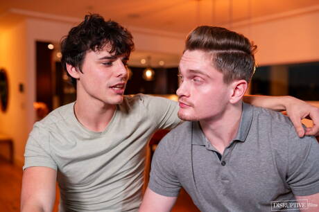 Garotos americanos gostosos e musculosos Jay Tee e o lindo garoto Asher Day transando depois do boquete