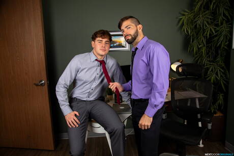 Heiße amerikanische Jungs wie Julian Brady und der muskulöse Josh Brady in heißer homosexueller Action