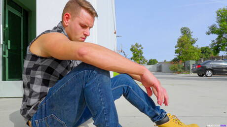 Caras americanos gostosos e fortes, Shane Cook e Andrew Miller, lontra, em sexo anal quente ao ar livre