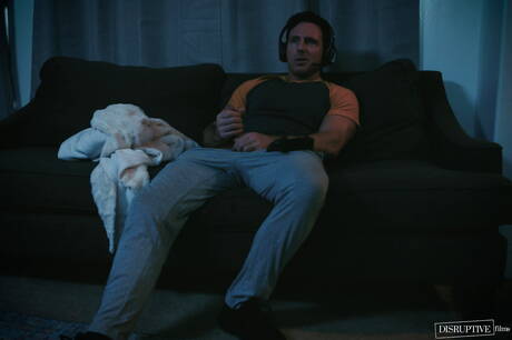 Leuke Amerikaanse vrienden, stoere kerel Nico Coopa en goed gebouwde Reese Rideout neuken kont na pijpen in de buitenlucht