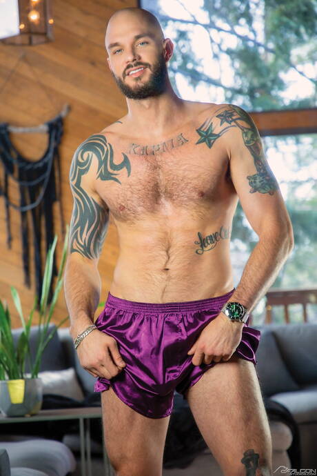 Dwóch amerykańskich facetów, muskularny Cliff Jensen i dobrze zbudowany Devin Franco w gorącej akcji ruchania w dupę