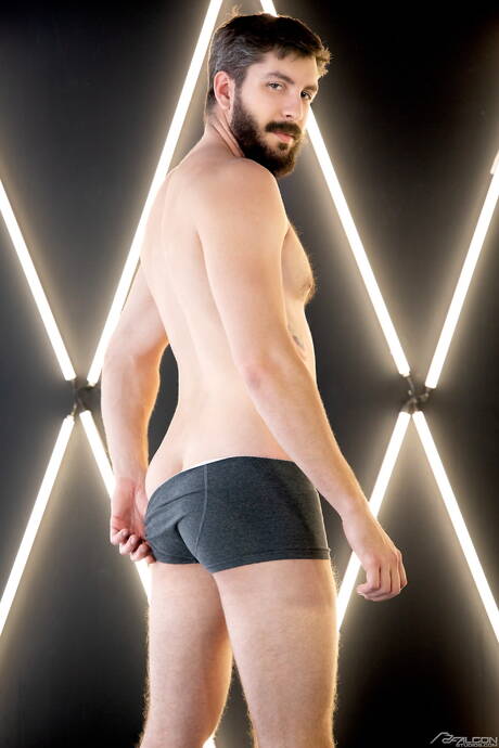 Der kräftige Amerikaner Trent Marx und der muskulöse Jake Apton ficken nach dem Schwanzlutschen