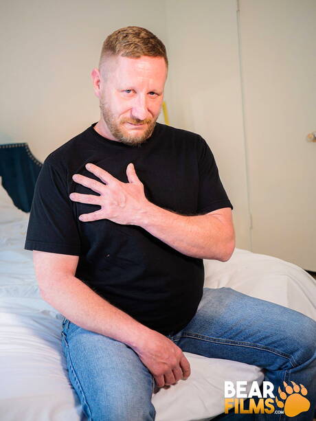 Hot Bryce Hayes shows a perfect body