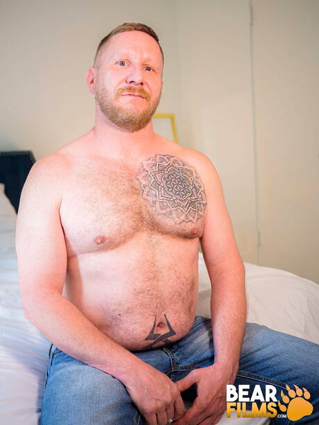 Hot Bryce Hayes shows a perfect body