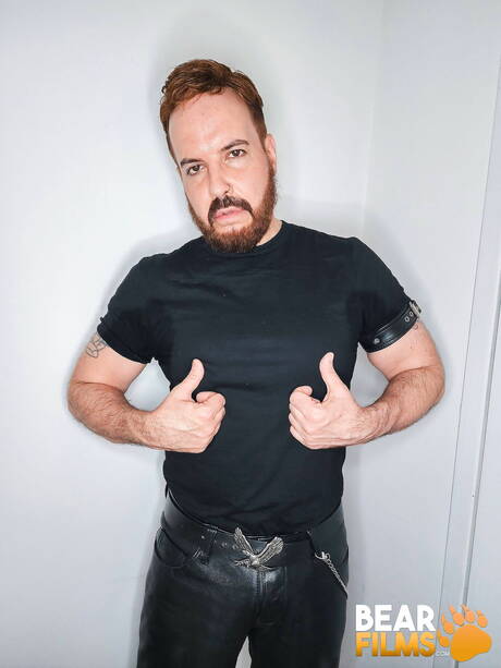 Bear Sam Black masturbating