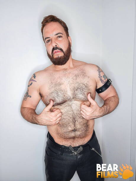 Bear Sam Black masturbating