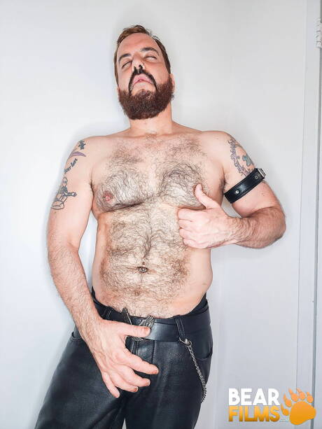 Bear Sam Black masturbating