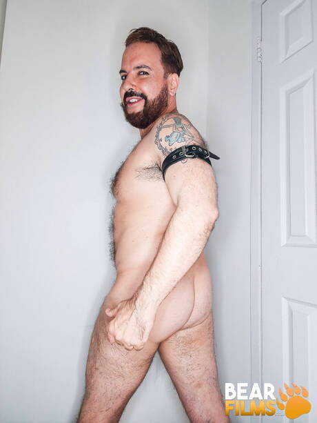 Bear Sam Black masturbating