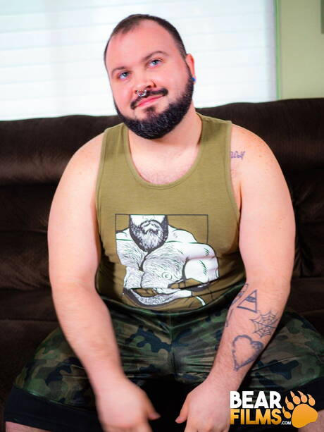 American hot bear Dean Gauge get naked and showing tight butt