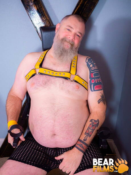 Pretty Tony Marks posing nude