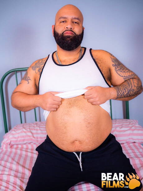 American gay bear Brooklyn Bear posing nude