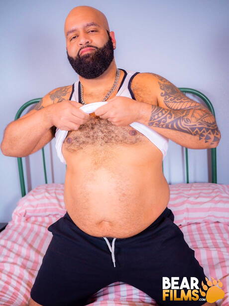 American gay bear Brooklyn Bear posing nude