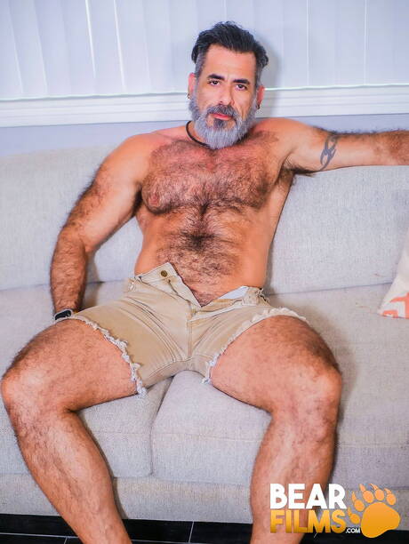 American bull Lawson James posing naked