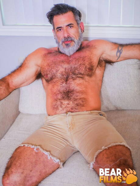 Aardige Amerikaanse jongens, volwassen beer Riley Mitchel en bodybuilder Lawson James zuigen en neuken elkaar