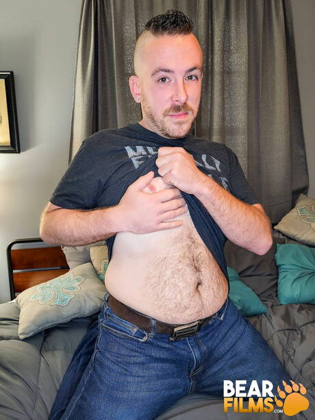 Der hübsche Jason Daniels posiert nackt