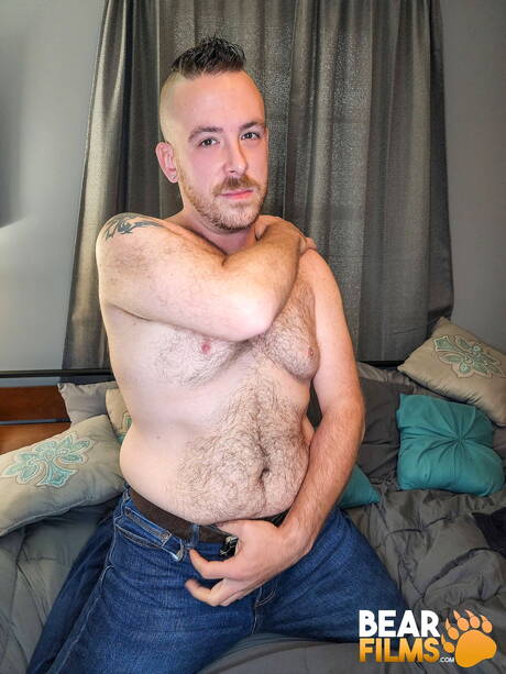 Le joli Jason Daniels pose nu