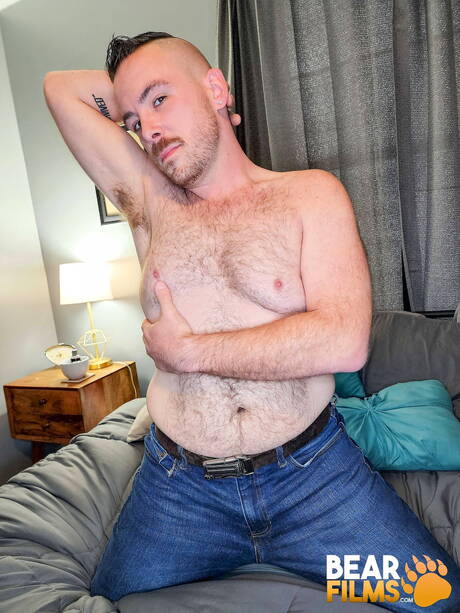 Le joli Jason Daniels pose nu