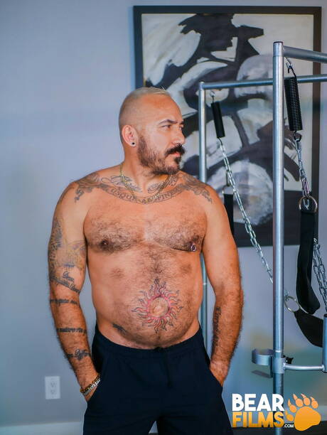 Mexican mature bear Alessio Romero posing naked and showing his butt