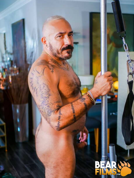 Mexican mature bear Alessio Romero posing naked and showing his butt