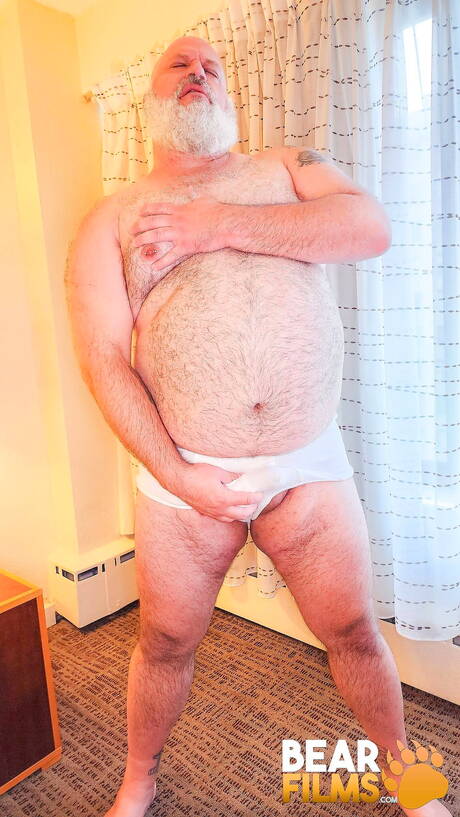 Sexy Cliff Boyd jerk off his cock