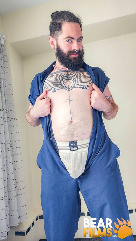 Pretty Beau Deco jack off his dick