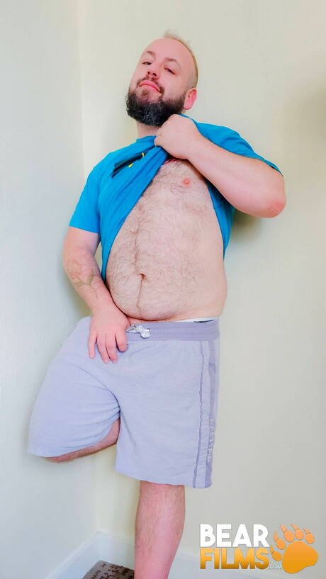 Bear Taylor Furr montre un corps parfait