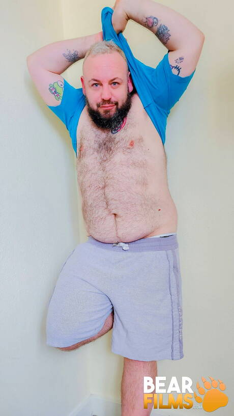 Bear Taylor Furr montre un corps parfait