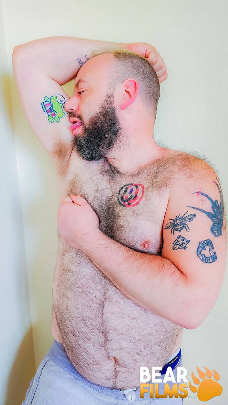 Bear Taylor Furr montre un corps parfait