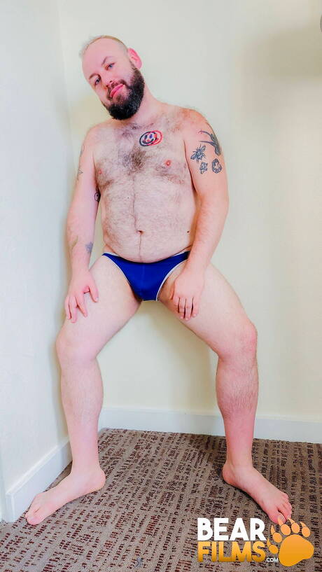 Bear Taylor Furr montre un corps parfait