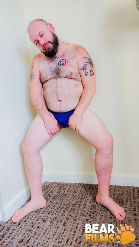 Bear Taylor Furr zeigt einen perfekten Körper