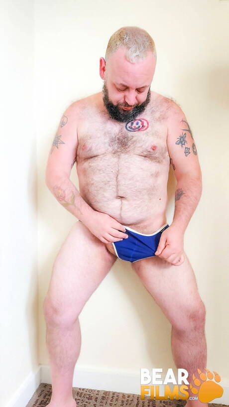 Bear Taylor Furr montre un corps parfait