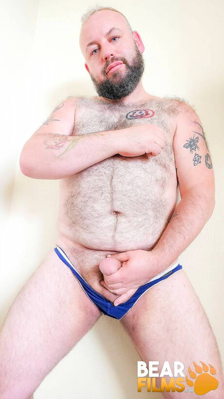 Bear Taylor Furr montre un corps parfait