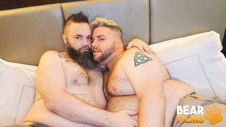 I cattivi Puppy Agyo, Jax Slade e Jude Ashe si godono un bel sesso a tre