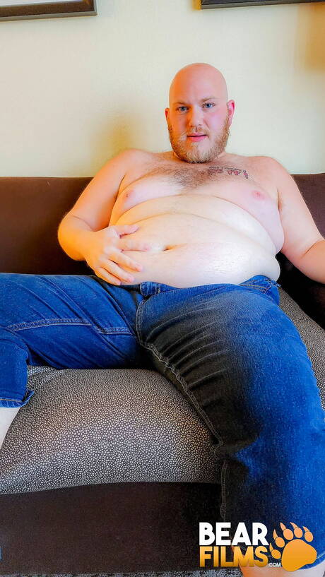 Sexy Max Mcknight posing naked